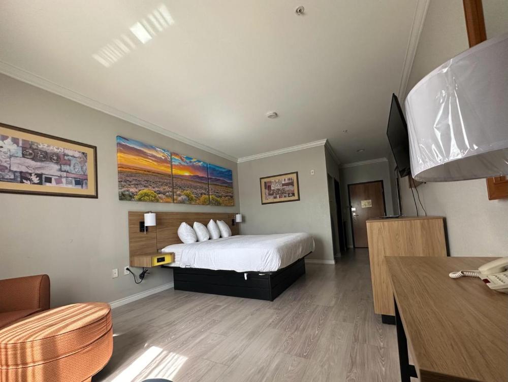 King Room - Mobility Access/Non-Smoking interior
