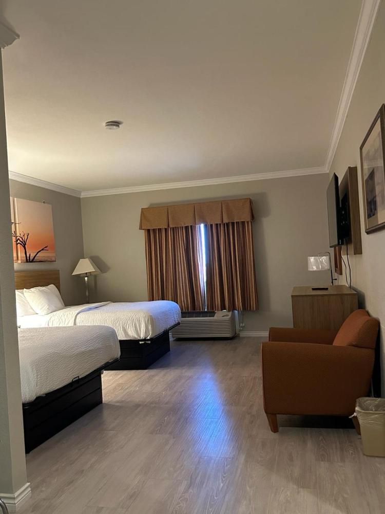 Queen Room with Two Queen Beds - Mobility Access/Non-Smoking interior